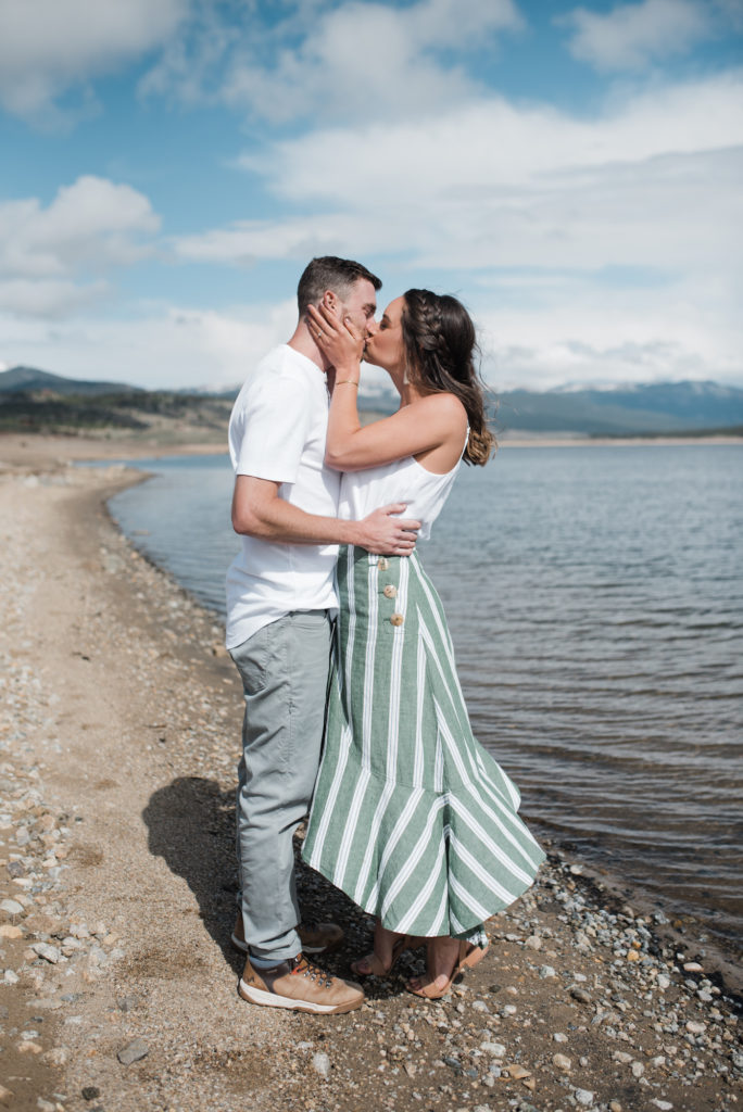 Twin Lakes Engagement couple kissing