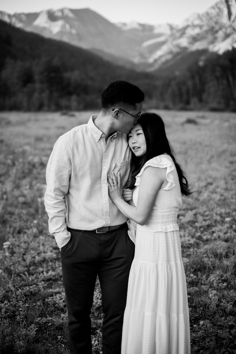 Couple hugging in black and white 
